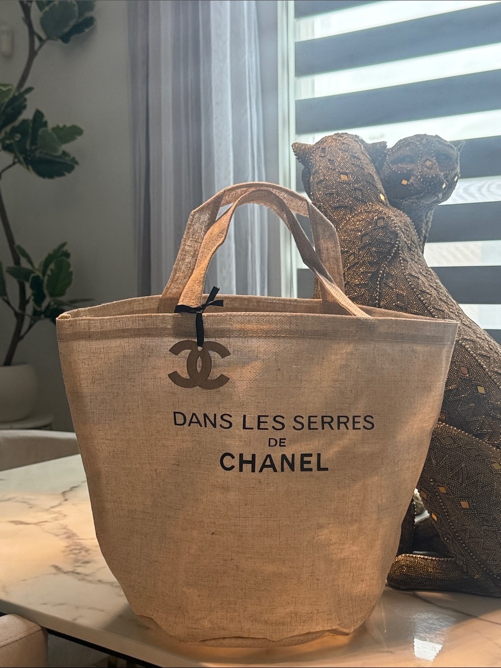 CHANEL Beauty Natural Beige Canvas 'Dans Les Serres' Tote with Logo Charm/Rattan - Picture 3 of 8